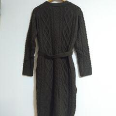 ジーユー　ケーブルニットワンピース　Mサイズ　ブラウンの画像