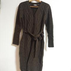 ジーユー　ケーブルニットワンピース　Mサイズ　ブラウンの画像