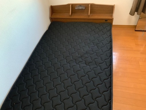 ベッド
  