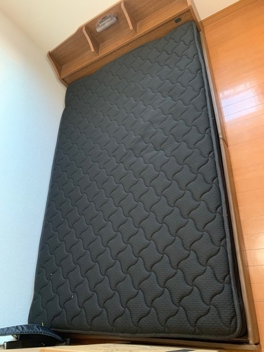 ベッド
  
