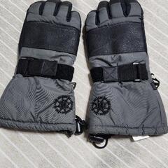 【お取引決定】未使用スキー手袋ワンタッチアジャスター付き　ジュニ...