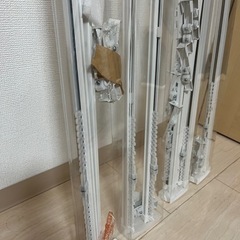 ニトリ伸縮式カーテンレール　5本セット（新品1、使用品4とのこと）フラン WH 2M/Wの画像