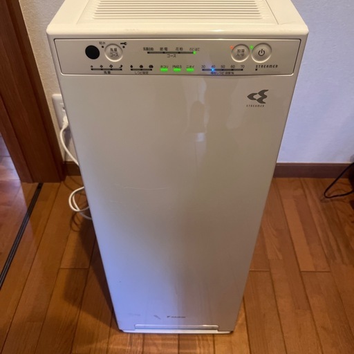 ダイキン　空気清浄機、リモコン付きで操作が簡単。  - モデル名: MCK55WKS-W - リモコン: あり  ご覧いただきありがとうございます。