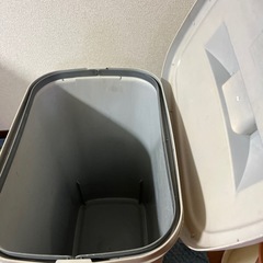 軽量タイプのゴミ箱 、収納ボックスの画像