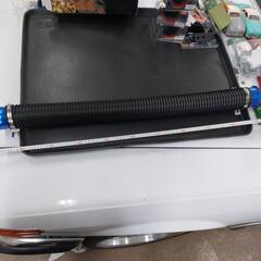 ) ユニバーサルフレキシブルエアダクトインテークホースカーパイプアルミファンネルエンジンルームドレスアップベローズ長さ約34cm〜80cmブルー

の画像