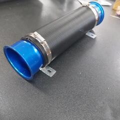 ) ユニバーサルフレキシブルエアダクトインテークホースカーパイプアルミファンネルエンジンルームドレスアップベローズ長さ約34cm〜80cmブルー

の画像