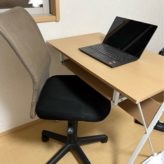パソコンデスク&イスの画像