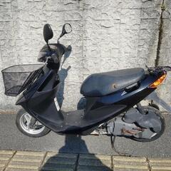 スズキ　アドレスV50 低燃費インジェクションモデル　タイヤ山有り　シート破れ有り　エンジンオイル　バッテリー新品交換済み　セル一発始動　エンジン良好の画像