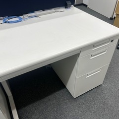 オフィスデスクの画像