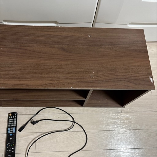 32インチのテレビとテレビボード