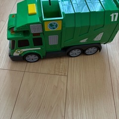 トイザらス　ゴミ収集車の画像