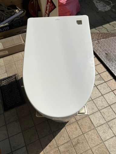 Toto  便器便座一体型タンクレストイレ