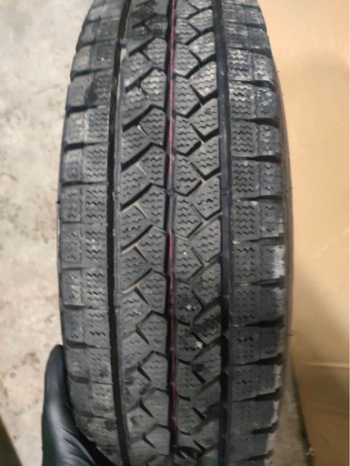 ★タイヤ★ メーカー：BRIDGESTONE　BLIZZAK　VL1 サイズ：195/80R15　107/105N　LT 年式：2022年製 残り溝：8～8.5分山