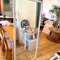 白色の可愛い全身鏡