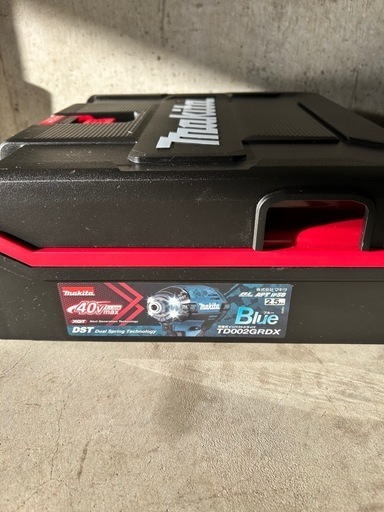 新品、未開封　マキタ40V max 充電式インパクトドライバー　TD002GRDX  バッテリー2個、充電器付