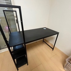 ゲーミングデスクの画像