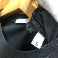 【A458】Tシャツ MONCLER ベロアロゴ ブラック サイズSの画像