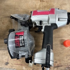 マキタコンプレッサー　釘打ち機セットの画像