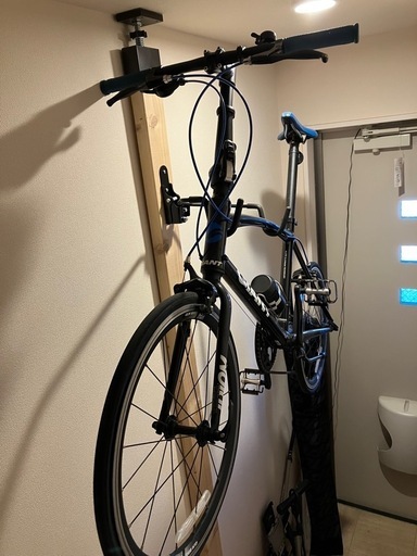 GIANT ロードバイク ブルー 購入後、10キロ程度走行　自宅室内保管 ロードバイクの室内での保管方法は？ 1台用～バイクタワーまで