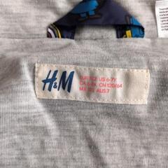 新品同様　ミニオン　ナイロンジャンパー　H&M　120cmの画像