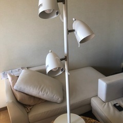 床置または卓上型のランプシェード