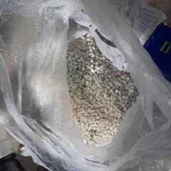 園芸用　石2種類、土混ざり石、藻やコケ落とし剤の画像