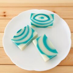 【幸運アロマ石けん】オーガニックシアバター入り春の新緑カラー石けん