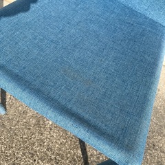 青い椅子の画像