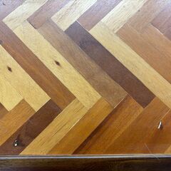 ダイニングテーブル　幅180×奥行90×高さ73cmほど　※オフィスで長年利用していたため傷ありの画像