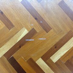 ダイニングテーブル　幅180×奥行90×高さ73cmほど　※オフィスで長年利用していたため傷ありの画像