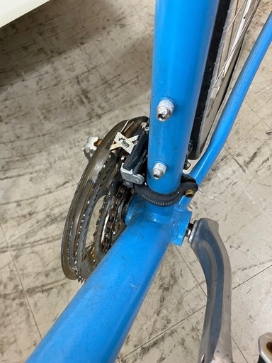 O2502-455 GIANT 28インチ自転車 ESCAPE クロスバイク 年式表記無し 24段変速 後輪ブレーキの効きが悪いです（