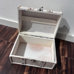 アンティーク風ボックスの画像