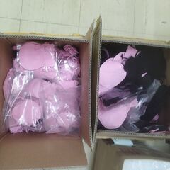 【未使用品】巾着袋ピンクと黒２箱処分します。の画像
