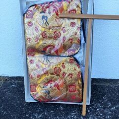 端午の節句  平飾台(畳半畳位)、屏風(二枚)、陣羽織、短刀(イミテーション) の画像