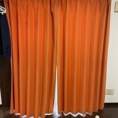 カーテン　オレンジの画像