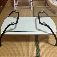 ガラステーブルの画像