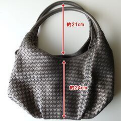 編み込みショルダーバッグ　大容量＆軽量の画像