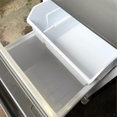 札幌市内配送可 【6ヵ月保証付き】 美品 23年製 AQUA アクア 135L 2ドア冷蔵庫 AQR-14N(S) 右開きの画像