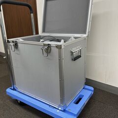 【限定値下げ】簡易鍵付き　内側緩衝材あり　持ち手つき　大切なものを守る　ジュラルミンケース　の画像