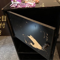 【お引取り決定しました】USED黒色木製三段カラーボックスと未開封チョコレート5個の画像