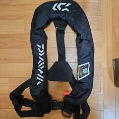 ダイワ　膨張式ライフジャケット(水感知機能付)