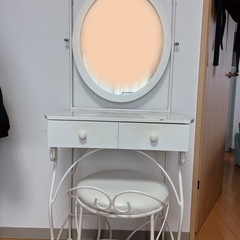 早い者勝ち！椅子付き 
ドレッサーの画像
