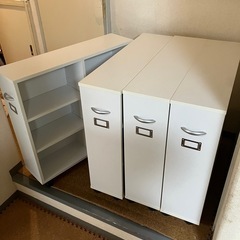 【受け渡し完了】コミックラック（キャスター付き）