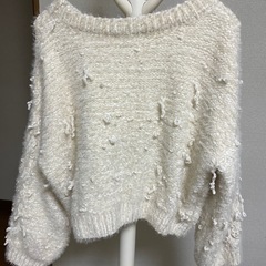 白ニットの画像