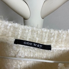 白ニットの画像