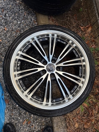 245/35ZR20 ロクサーニ20インチホイール・タイヤセット　114.3