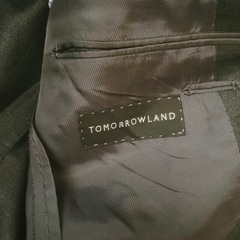 トゥモローランド　TOMORROW LAND チャコールグレー スーツ　42の画像