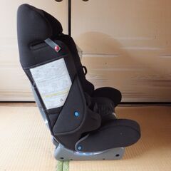 チャイルドシート（コンビ）(少し下げました)の画像