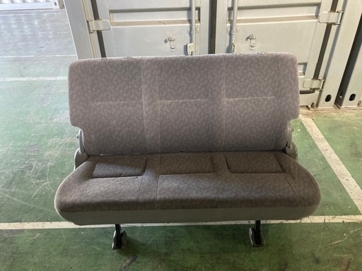 ハイエースセカンドシート