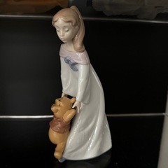  【新品🇪🇸リヤドロ社】NAO プーさんと一緒   ディズニーコレクション ナオ リヤドロ インテリア 記念品 内祝い 出産祝い 結婚祝い などのギフトに最適  定価  ¥19800の画像